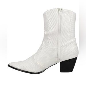 Size 10, midrise cowgirl boots.